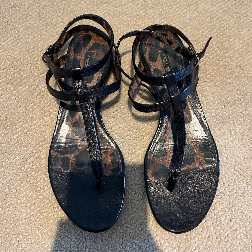 DOLCE AND GABBANA black with leopard print thong sandal Size 39
